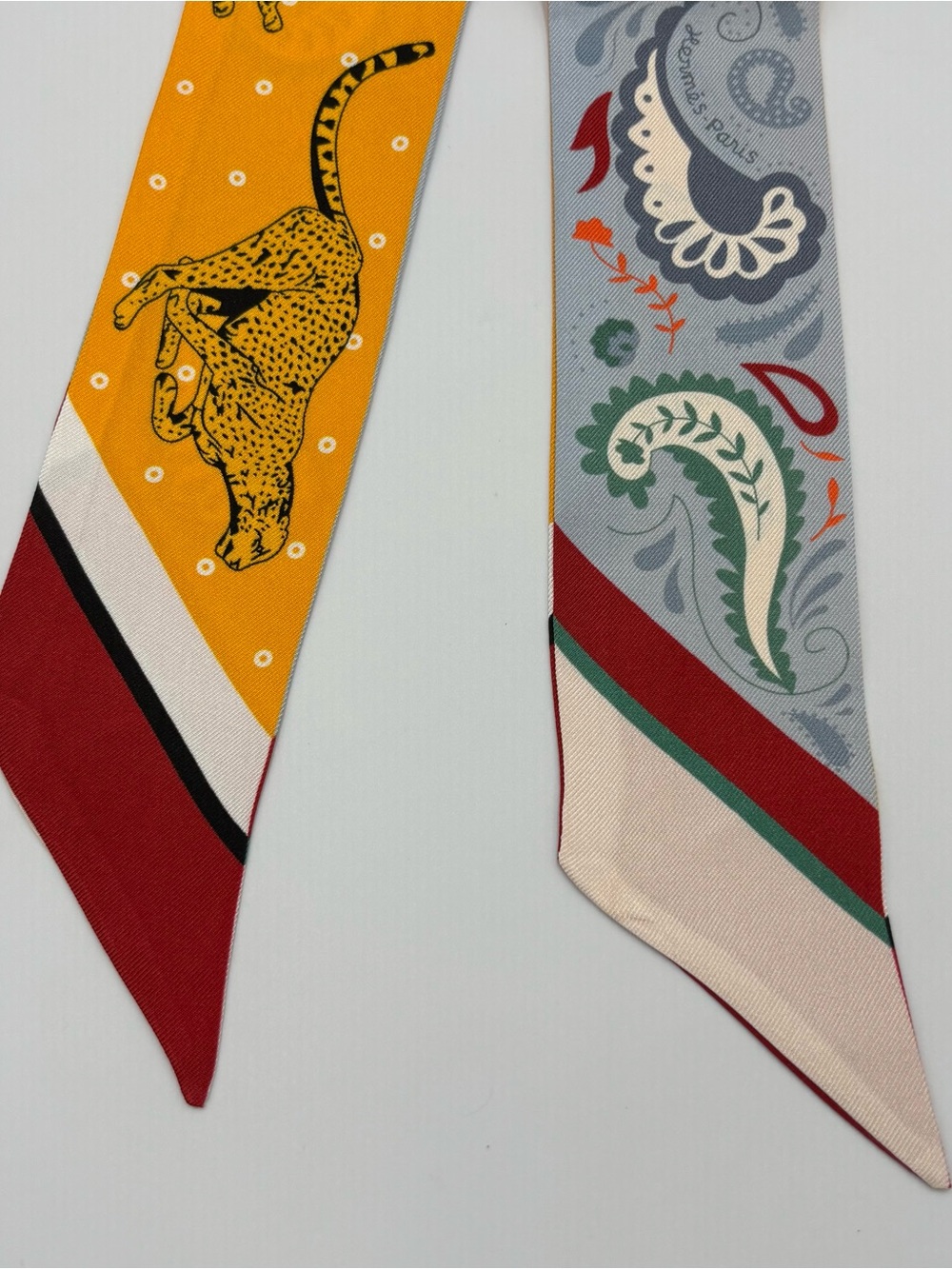 Hermes Guepards Bandana Twilly Silk Scarf Gris Perle Rouge H Paisley Cheetah - Picture 3 of 5